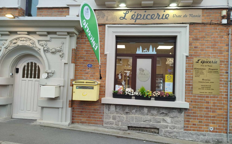 Façade de l'épicerie de Nanie